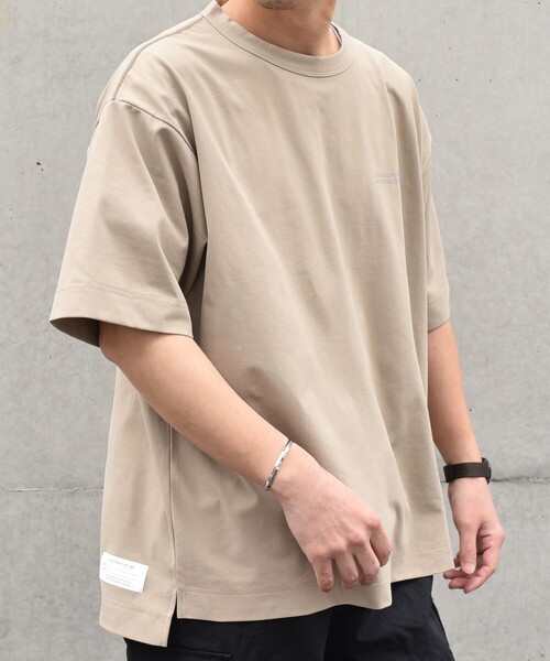 HINSON（ヒンソン）の「【SHIPS any別注】HINSON:  ワンポイント ロゴ リフレクター プリント ジャージー Tシャツ◆（Tシャツ/カットソー・メンズ・ネイビー/ベージュ/ラベンダー/グレー・MEDIUM/LARGE/X-LARGE）」の2枚目の写真