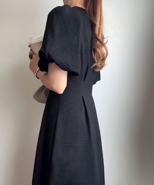 FILLOU(FILLOU)の「バルーンスリーブタックワンピース【ペチコートセット】(ワンピース・レディース・ベージュ/チャコール/ブラック・X-LARGE/LARGE/MEDIUM)」の5枚目の写真