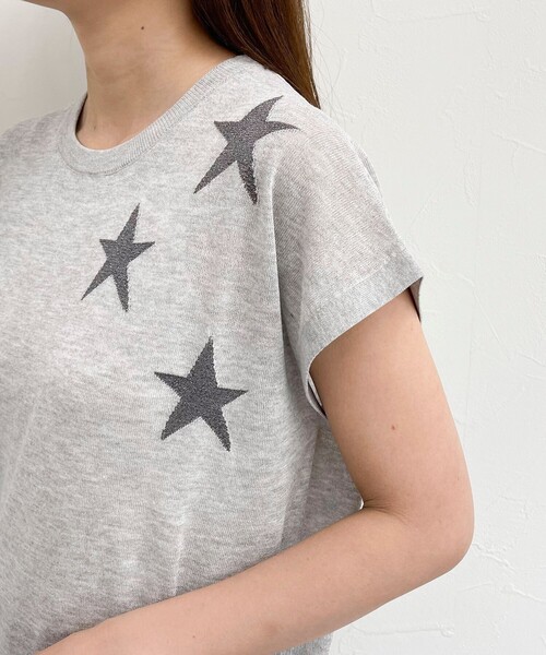 fredy emue（フレディエミュ）の「ラメ星ジャガードニット（ニット/セーター・レディース・ライトグレー/オフホワイト/ベージュ・38）」の4枚目の写真