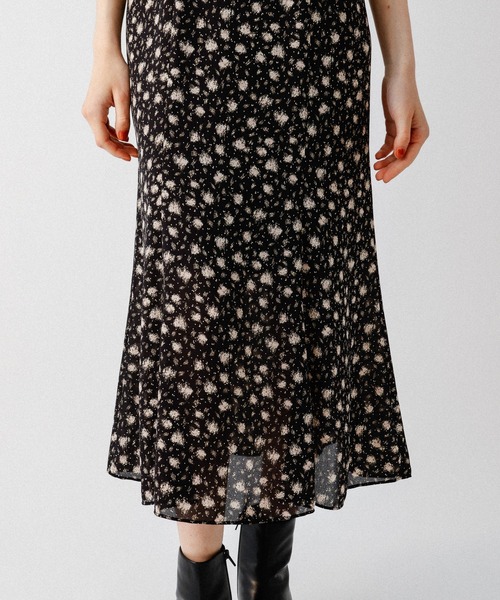 DEICY（デイシー）の「フラワードットフリルキャミワンピース