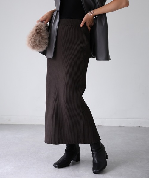 Riberry（リベリー）の「バックスリットニットタイトスカート（スカート・レディース・ブラック/チャコールグレー/アイボリー/ブラウン/カーキ・FREE）」の4枚目の写真