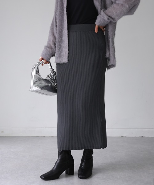 Riberry（リベリー）の「バックスリットニットタイトスカート（スカート・レディース・ブラック/チャコールグレー/アイボリー/ブラウン/カーキ・FREE）」の3枚目の写真