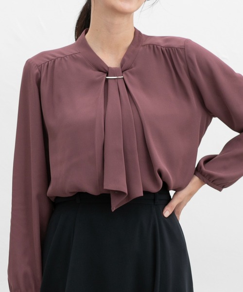 Honeys(ハニーズ)の「アクセ付ボウタイブラウス(シャツ/ブラウス・レディース・アイボリー/ブルーグリーン/ネイビー/ワインレッド/ブラウン・S/M/L/LL/3L)」の5枚目の写真