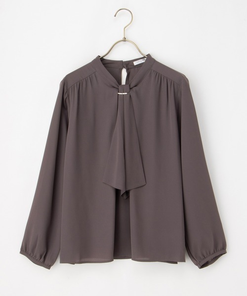 Honeys(ハニーズ)の「アクセ付ボウタイブラウス(シャツ/ブラウス・レディース・アイボリー/ブルーグリーン/ネイビー/ワインレッド/ブラウン・S/M/L/LL/3L)」の16枚目の写真