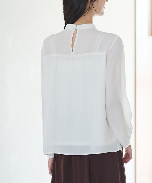 Honeys(ハニーズ)の「アクセ付ボウタイブラウス(シャツ/ブラウス・レディース・アイボリー/ブルーグリーン/ネイビー/ワインレッド/ブラウン・S/M/L/LL/3L)」の13枚目の写真