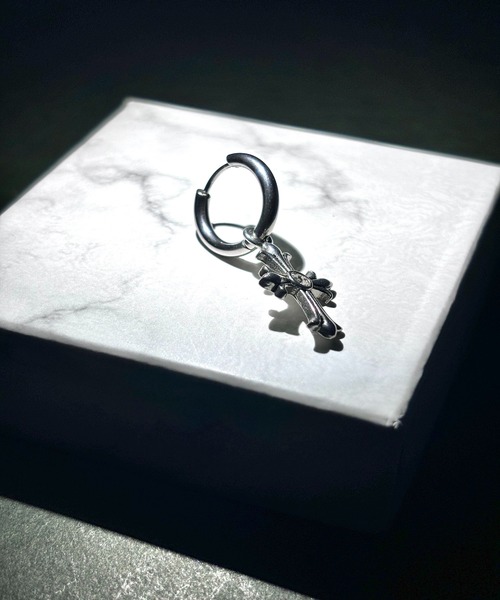 1004ST（イチマルマルヨンエスティ―）の「【1004ST】VIP クロス ピアス (MA)（ピアス（両耳用）・レディース・シルバー/ゴールド・FREE）」の4枚目の写真
