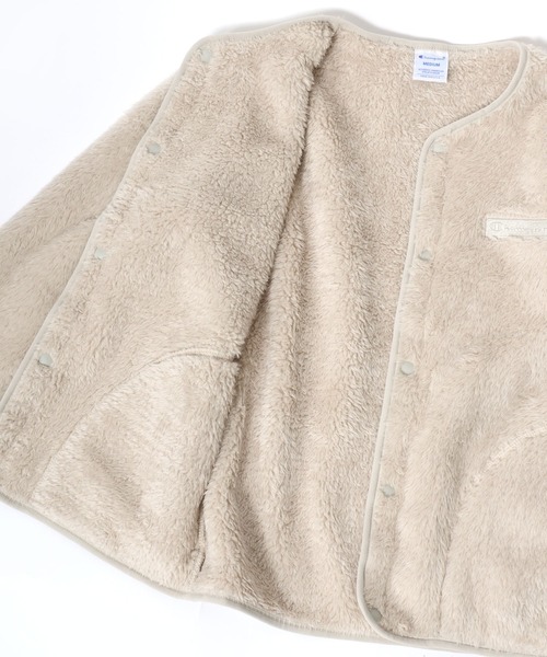 Champion(チャンピオン)の「Champion(チャンピオン)ワンポイントロゴ刺繍シェルパフリースノーカラージャケット レディース/ボアブルゾン(ノーカラージャケット・レディース・ブラック/グレイッシュベージュ・L/M)」の22枚目の写真