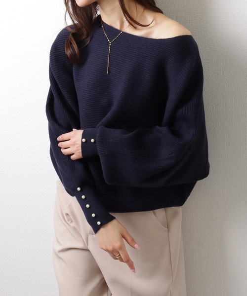 DAYRA(デイラ)の「ボートネック リブ ニット ドルマン プルオーバー(ニット/セーター・レディース・ベージュ/ネイビー/ブラック/グレー・FREE/S)」の4枚目の写真
