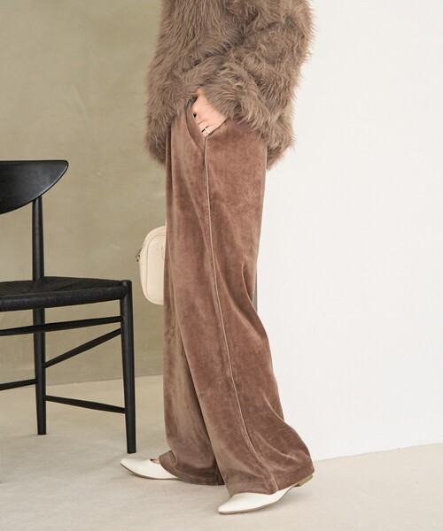 FREAK'S STORE(フリークスストア)の「限定展開 カット ベロア ライン ワイドパンツ(その他パンツ・レディース・ブラック/ネイビー/ピンク/ブラウン/ナチュラル/グレー・SMALL/MEDIUM)」の3枚目の写真
