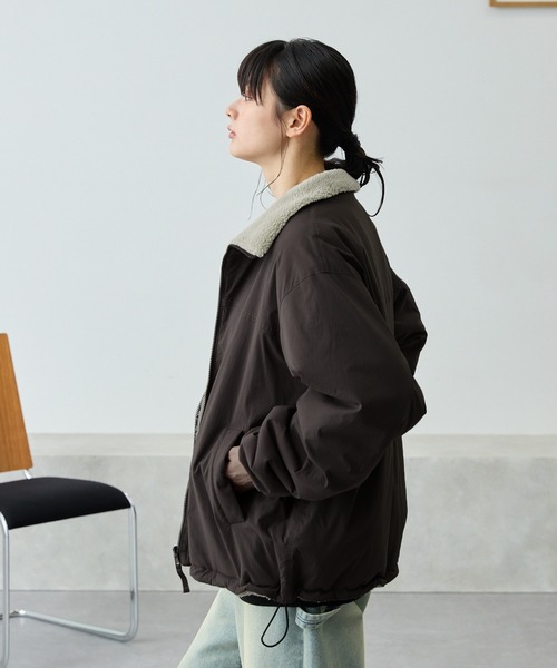 MONO-MART(モノマート)の「2WAYリバーシブル ナイロン×ボアドロストスタンドブルゾン(ブルゾン・レディース・ダークブラウン/アイボリー/ブラック/ダークネイビー・L/M)」の21枚目の写真