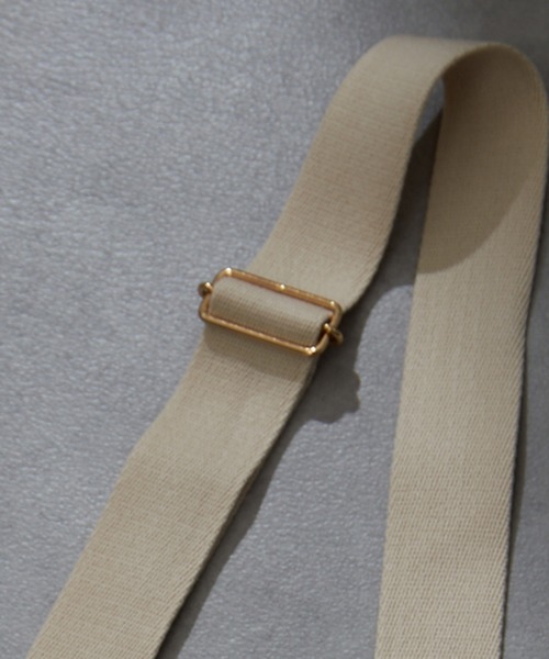 YOUNG&OLSEN The DRYGOODS STORE（ヤングアンドオルセン）の「【YOUNG&OLSEN】Y&O SHOULDER STRAP（ショルダーバッグ・レディース・ブラック/ナチュラル/グレイッシュベージュ/オリーブ・FREE）」の6枚目の写真