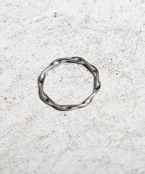 ANCHOR(アンカー)の「wave サージカル リング 2mm ステンレス シルバー(リング・メンズ・シルバー・11号/13号/15号/17号)」の3枚目の写真