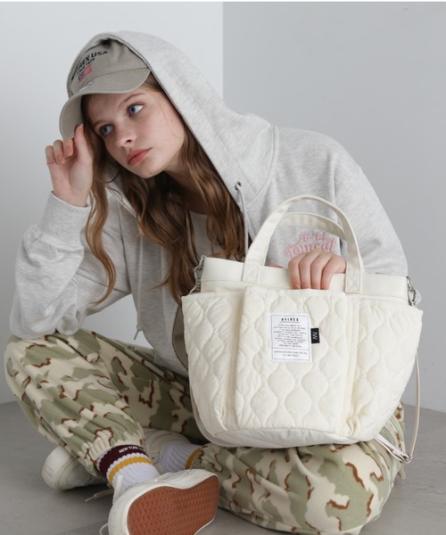 AVIREX(アヴィレックス)の「《限定》QUILTING GARDENING TOTE BAG/キルティングガーデニングトートバッグ(トートバッグ・レディース・ブラック/オフホワイト/オリーブ/ブラック系その他/グリーン系その他・F)」の2枚目の写真