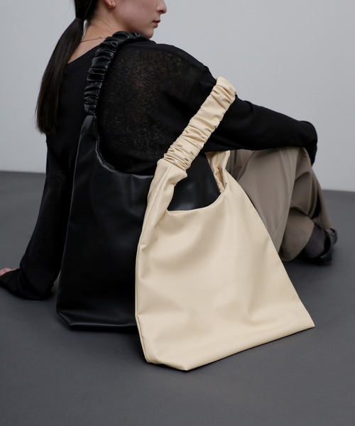 select MOCA（セレクトモカ）の「ギャザーハンドルトートバッグ（トートバッグ・レディース・ブラック/アイボリー・FREE）」の5枚目の写真