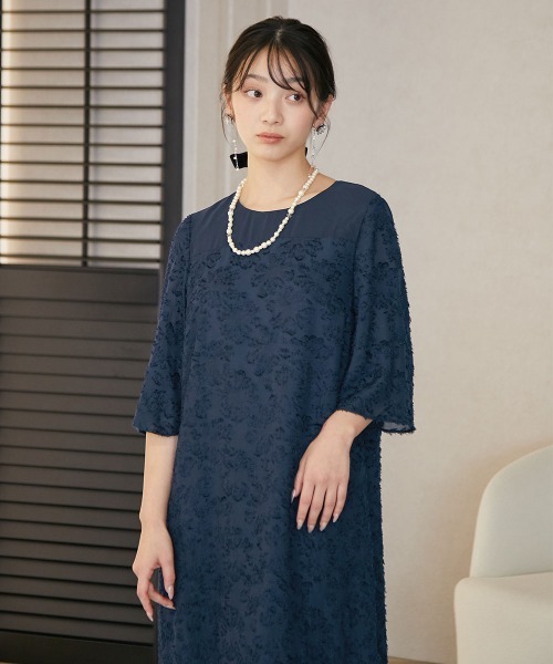nissen(ニッセン)の「カットジャガードワンピースドレス(ドレス・レディース・ネイビー/ブラック・S/5L/4L/3L/LL/L/M)」の7枚目の写真