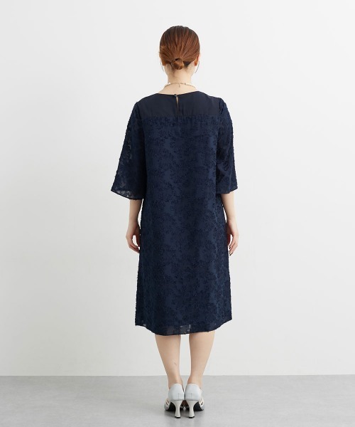 nissen(ニッセン)の「カットジャガードワンピースドレス(ドレス・レディース・ネイビー/ブラック・S/5L/4L/3L/LL/L/M)」の12枚目の写真
