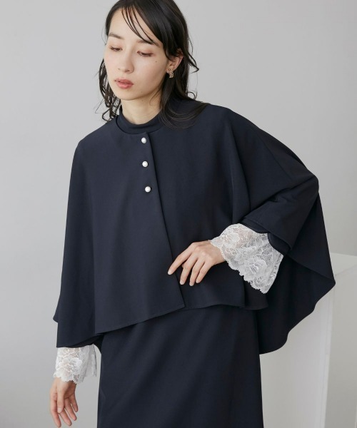 Callarus(カラルス)の「【入学式・卒業式・フォーマル】洗える防しわケープジャケットプリーツデザインワンピースアンサンブル(ケープ+バックプリーツワンピース)〔Callarus〕(スーツセット・レディース・ブラック/ネイビー・L/M/LL/3L)」の9枚目の写真