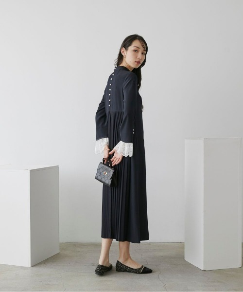 Callarus(カラルス)の「【入学式・卒業式・フォーマル】洗える防しわケープジャケットプリーツデザインワンピースアンサンブル(ケープ+バックプリーツワンピース)〔Callarus〕(スーツセット・レディース・ブラック/ネイビー・L/M/LL/3L)」の7枚目の写真