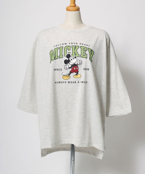 Disney(ディズニー)の「Disney(ディズニー)キャラクターカレッジロゴプリント ビッグシルエットTシャツ(七分袖)レディース/ミッキーマウス/ミニーマウス/くまのプーさん/チップとデール(Tシャツ/カットソー・レディース・アクア/グリーン/アッシュグレー/オフホワイト・M/L)」の9枚目の写真
