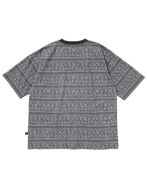 MAGIC NUMBER（マジック ナンバー）の「【MAGIC NUMBER】 FLOWER BORDER T-SHIRT フラワーボーダーティーシャツ（Tシャツ/カットソー・メンズ・ブルー/ブラック・LARGE/MEDIUM/X-LARGE）」の5枚目の写真