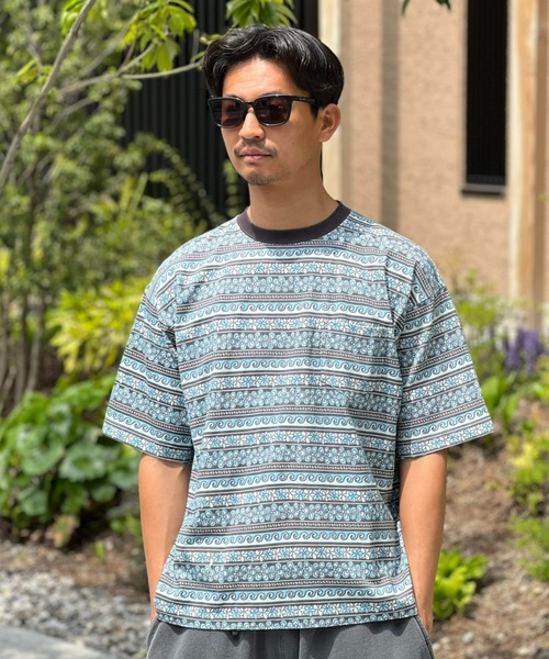 MAGIC NUMBER（マジック ナンバー）の「【MAGIC NUMBER】 FLOWER BORDER T-SHIRT フラワーボーダーティーシャツ（Tシャツ/カットソー・メンズ・ブルー/ブラック・LARGE/MEDIUM/X-LARGE）」の4枚目の写真