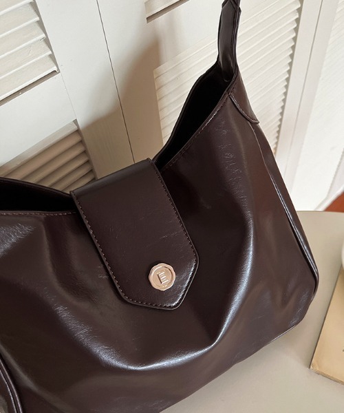 mebole（メボレ）の「レトロシーリングボタントート（ショルダーバッグ・レディース・ダークブラウン/ブラック・FREE）」の15枚目の写真