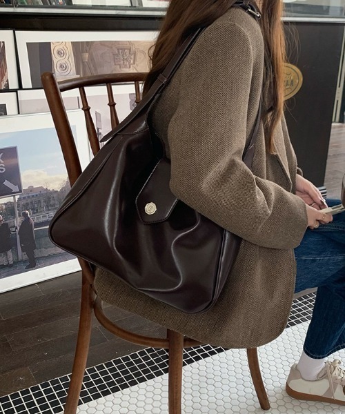 mebole（メボレ）の「レトロシーリングボタントート（ショルダーバッグ・レディース・ダークブラウン/ブラック・FREE）」の10枚目の写真