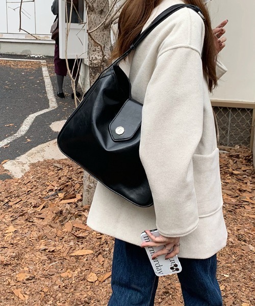 mebole（メボレ）の「レトロシーリングボタントート（ショルダーバッグ・レディース・ダークブラウン/ブラック・FREE）」の3枚目の写真