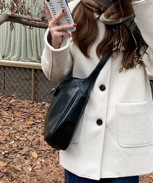 mebole（メボレ）の「レトロシーリングボタントート（ショルダーバッグ・レディース・ダークブラウン/ブラック・FREE）」の4枚目の写真