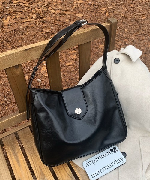 mebole（メボレ）の「レトロシーリングボタントート（ショルダーバッグ・レディース・ダークブラウン/ブラック・FREE）」の7枚目の写真