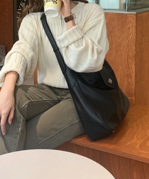 mebole（メボレ）の「レトロシーリングボタントート（ショルダーバッグ・レディース・ダークブラウン/ブラック・FREE）」の6枚目の写真