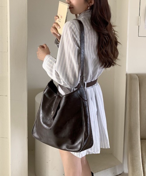 mebole（メボレ）の「レトロシーリングボタントート（ショルダーバッグ・レディース・ダークブラウン/ブラック・FREE）」の17枚目の写真