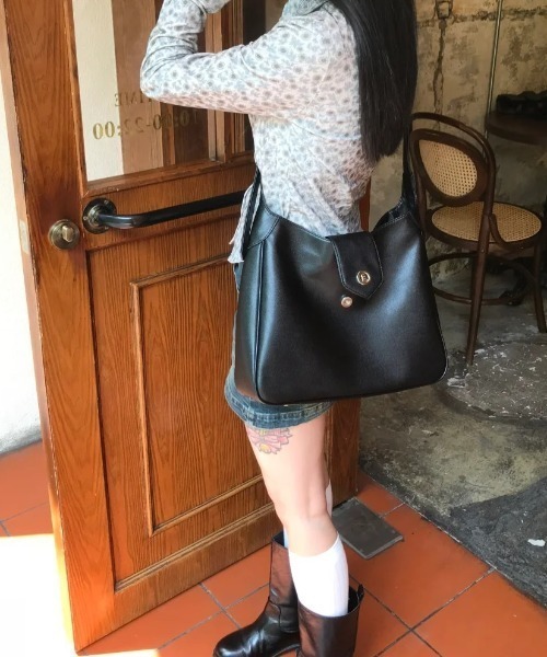 mebole（メボレ）の「レトロシーリングボタントート（ショルダーバッグ・レディース・ダークブラウン/ブラック・FREE）」の18枚目の写真