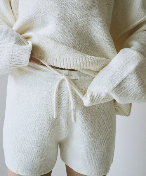 U by SPICK&SPAN（ユーバイスピックアンドスパン）の「オーバーニットフーディー（パーカー・レディース・アイボリー/ネイビー・FREE）」の13枚目の写真