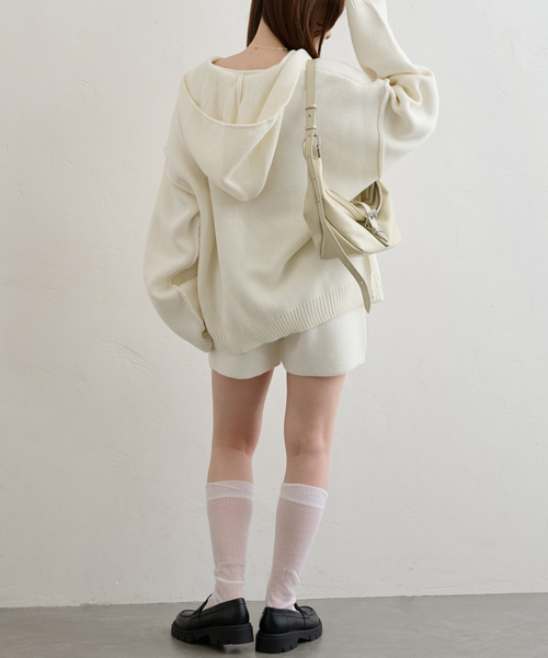 U by SPICK&SPAN（ユーバイスピックアンドスパン）の「オーバーニットフーディー（パーカー・レディース・アイボリー/ネイビー・FREE）」の19枚目の写真