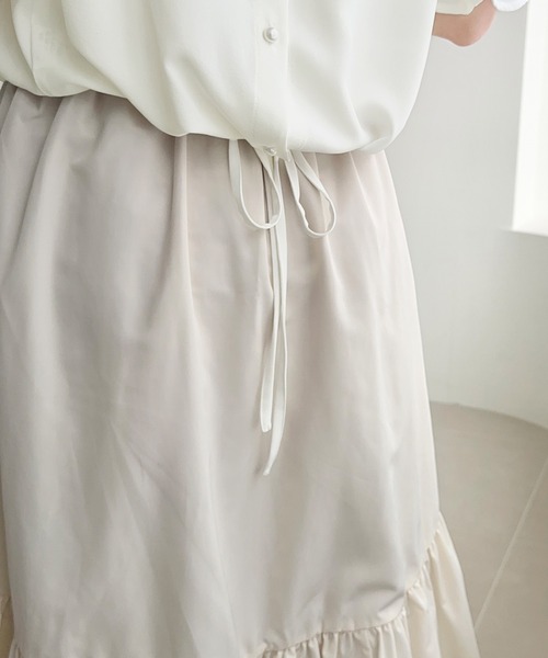 mily bilet（ミウィビレット）の「【mily bilet】大人の上品な肌見せ。前後2way肩開きリボン使いバンドカラーブラウス(フリル)（シャツ/ブラウス・レディース・ブルー/ブラック/ホワイト・MEDIUM/X-LARGE/LARGE/SMALL）」の19枚目の写真