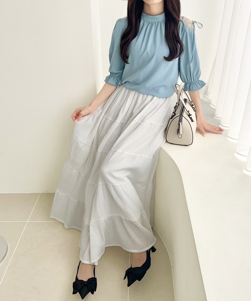 mily bilet（ミウィビレット）の「【mily bilet】大人の上品な肌見せ。前後2way肩開きリボン使いバンドカラーブラウス(フリル)（シャツ/ブラウス・レディース・ブルー/ブラック/ホワイト・MEDIUM/X-LARGE/LARGE/SMALL）」の13枚目の写真