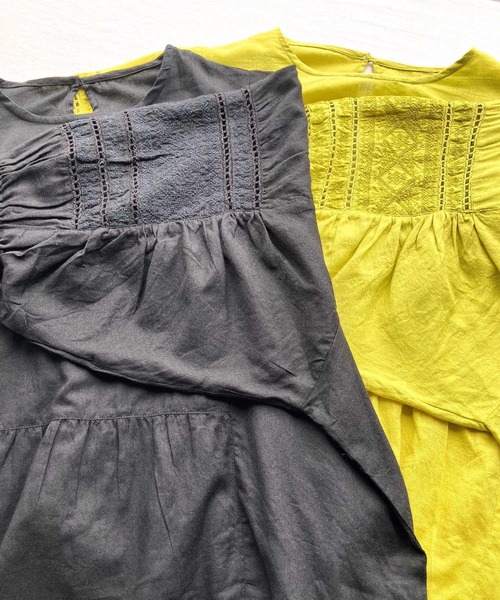 Q（キュー）の「モスコットンエンブロイダリーブラウス（シャツ/ブラウス・レディース・マスタード/ブラック・MEDIUM）」の9枚目の写真