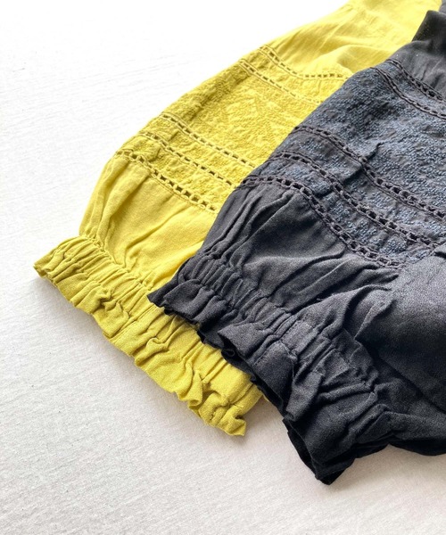 Q（キュー）の「モスコットンエンブロイダリーブラウス（シャツ/ブラウス・レディース・マスタード/ブラック・MEDIUM）」の13枚目の写真