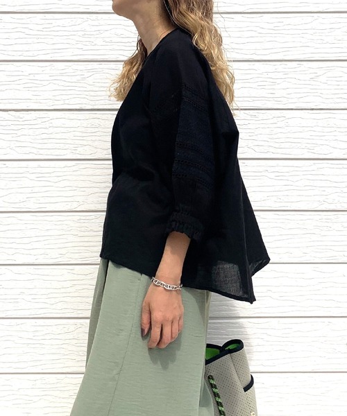 Q（キュー）の「モスコットンエンブロイダリーブラウス（シャツ/ブラウス・レディース・マスタード/ブラック・MEDIUM）」の19枚目の写真