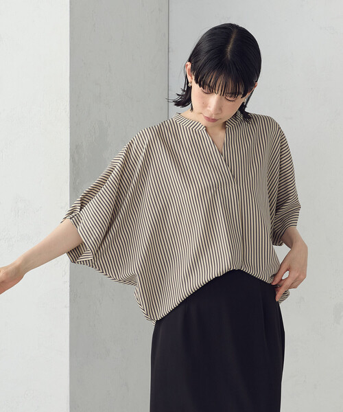 COMME CA ISM（コムサイズム）の「スキッパー Tブラウス（シャツ/ブラウス・レディース・ネイビー/ホワイト/ベージュ×ブラック/ホワイト×ネイビー・FREE）」の3枚目の写真