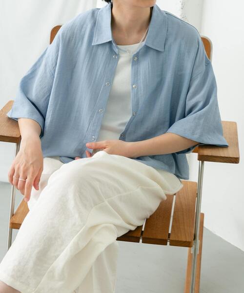 ITEMS URBANRESEARCH(アイテムズ アーバンリサーチ)の「ドットボタンシアーシャツ(シャツ/ブラウス・レディース・オフホワイト/ブルー/ブラック・FREE)」の6枚目の写真