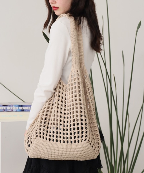 ROOPTOKYO(ループトウキョウ)の「かぎ編み ショルダーバッグ(ショルダーバッグ・レディース・ブラック/ホワイト/ベージュ/キャメル/グリーン/レッド・FREE)」の3枚目の写真