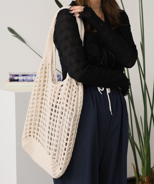 ROOPTOKYO(ループトウキョウ)の「かぎ編み ショルダーバッグ(ショルダーバッグ・レディース・ブラック/ホワイト/ベージュ/キャメル/グリーン/レッド・FREE)」の1枚目の写真