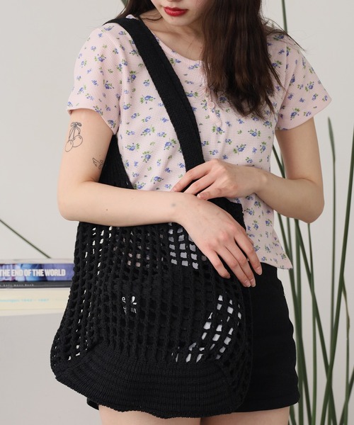 ROOPTOKYO(ループトウキョウ)の「かぎ編み ショルダーバッグ(ショルダーバッグ・レディース・ブラック/ホワイト/ベージュ/キャメル/グリーン/レッド・FREE)」の11枚目の写真