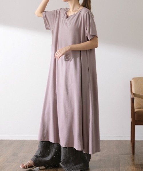 HUG.U(ハグユー)の「ゆったりTシャツワンピース(ワンピース・レディース・スモークピンク/カーキ/ブラック/ホワイト/ライトグレー/アッシュグレー/ブルー・FREE)」の17枚目の写真