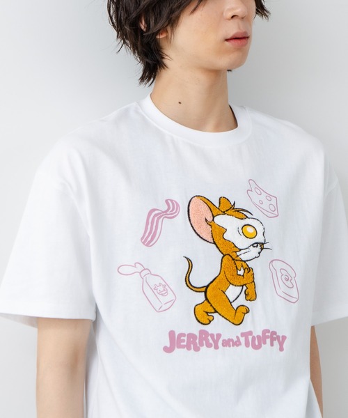 Tom&Jerry(トムアンドジェリー)の「【TOM AND JERRY/トムとジェリー】オリジナルデザインTシャツ ジェリー タフィー ドロップショルダー ビッグシルエット ユニセックス(Tシャツ/カットソー・メンズ・ベージュ系その他/ベージュ系その他2/ホワイト系その他3/パープル系その他3/ホワイト系その他2/ブルー系その他/ベージュ系その他5/ホワイト系その他4/パープル系その他5/ブラック系その他4/ブルー系その他7/ホワイト系その他7/ベージュ系その他6/ブラック系その他6・SMALL/LARGE/MEDIUM/X-LARGE)」の4枚目の写真