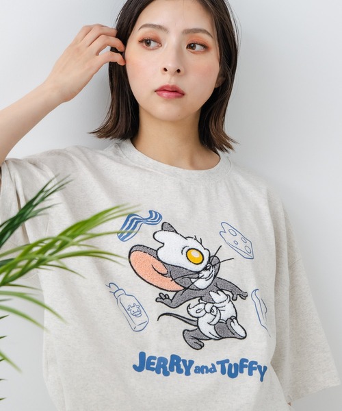Tom&Jerry(トムアンドジェリー)の「【TOM AND JERRY/トムとジェリー】オリジナルデザインTシャツ ジェリー タフィー ドロップショルダー ビッグシルエット ユニセックス(Tシャツ/カットソー・メンズ・ベージュ系その他/ベージュ系その他2/ホワイト系その他3/パープル系その他3/ホワイト系その他2/ブルー系その他/ベージュ系その他5/ホワイト系その他4/パープル系その他5/ブラック系その他4/ブルー系その他7/ホワイト系その他7/ベージュ系その他6/ブラック系その他6・SMALL/LARGE/MEDIUM/X-LARGE)」の9枚目の写真