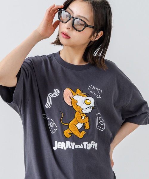 Tom&Jerry(トムアンドジェリー)の「【TOM AND JERRY/トムとジェリー】オリジナルデザインTシャツ ジェリー タフィー ドロップショルダー ビッグシルエット ユニセックス(Tシャツ/カットソー・メンズ・ベージュ系その他/ベージュ系その他2/ホワイト系その他3/パープル系その他3/ホワイト系その他2/ブルー系その他/ベージュ系その他5/ホワイト系その他4/パープル系その他5/ブラック系その他4/ブルー系その他7/ホワイト系その他7/ベージュ系その他6/ブラック系その他6・SMALL/LARGE/MEDIUM/X-LARGE)」の15枚目の写真