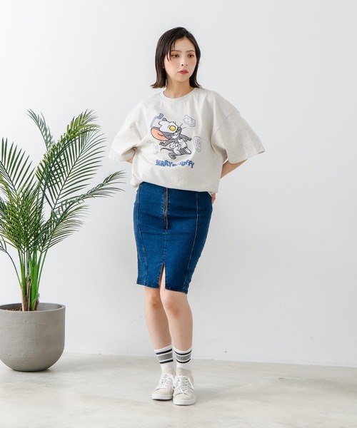 Tom&Jerry(トムアンドジェリー)の「【TOM AND JERRY/トムとジェリー】オリジナルデザインTシャツ ジェリー タフィー ドロップショルダー ビッグシルエット ユニセックス(Tシャツ/カットソー・メンズ・ベージュ系その他/ベージュ系その他2/ホワイト系その他3/パープル系その他3/ホワイト系その他2/ブルー系その他/ベージュ系その他5/ホワイト系その他4/パープル系その他5/ブラック系その他4/ブルー系その他7/ホワイト系その他7/ベージュ系その他6/ブラック系その他6・SMALL/LARGE/MEDIUM/X-LARGE)」の17枚目の写真